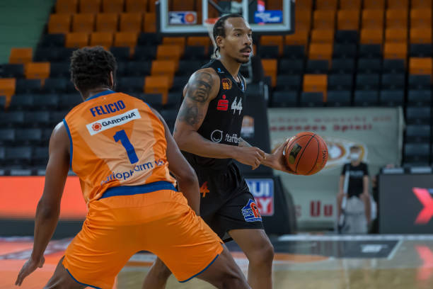 不断调整自 不断调整自