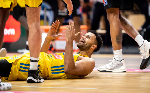 BA赛场亮 BA赛场亮